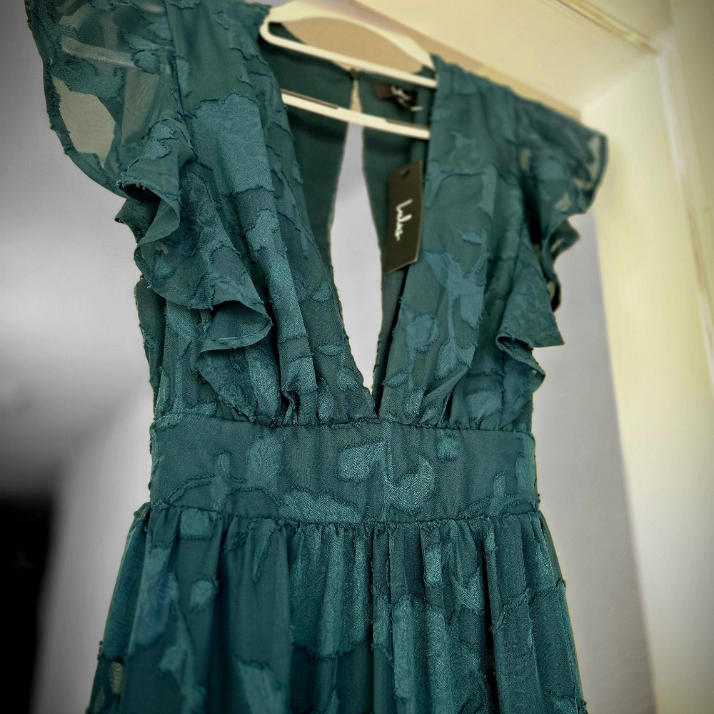 Lulu's Green Jumpsuit with Plunging V-Neck and Tie Belt - Picture 4 of 8